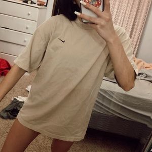 NUDE/TAN NIKE T-SHIRT